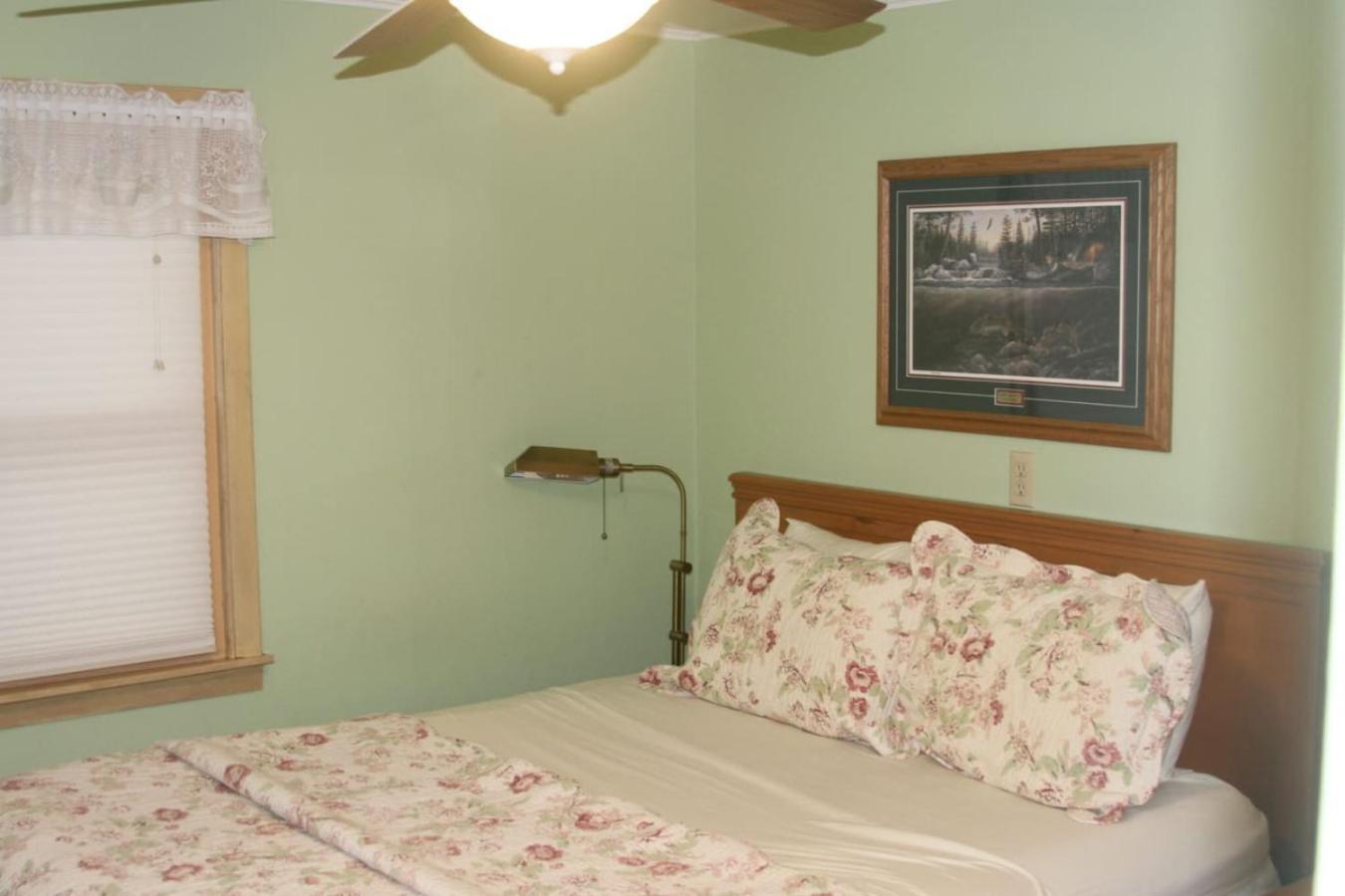 Saint Germain Bayview Resort Sunset Lookout Cabin 6 מראה חיצוני תמונה